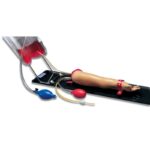 Brazo de entrenamiento S406 para práctica de inyecciones y administración de medicamentos en paciente pediátrico de 1 año.