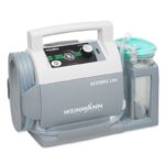 Aspirador de secreciones Accuvac Lite para emergencias, facilitando la limpieza rápida y segura de vías respiratorias en pacientes críticos.