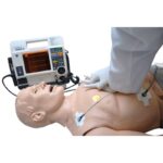 Simulador HAL S1000.M2 para entrenamiento en RCP, manejo de vías respiratorias y procedimientos críticos en adultos.