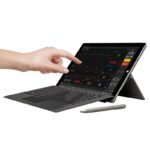 Simulador Gaumard Vitals para práctica de monitoreo de signos vitales y evaluación clínica de pacientes.